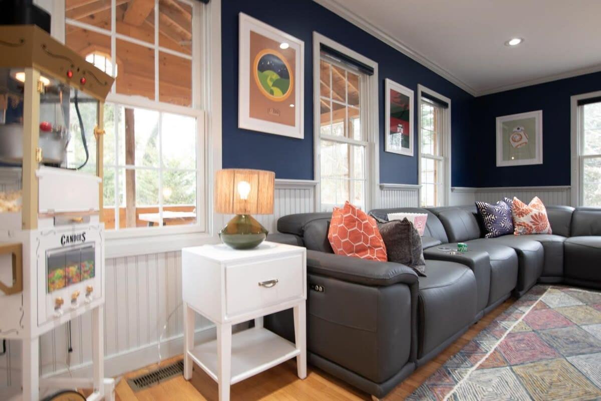 Stellar Home With Hot Tub & Movie Room Chatham Exterior photo